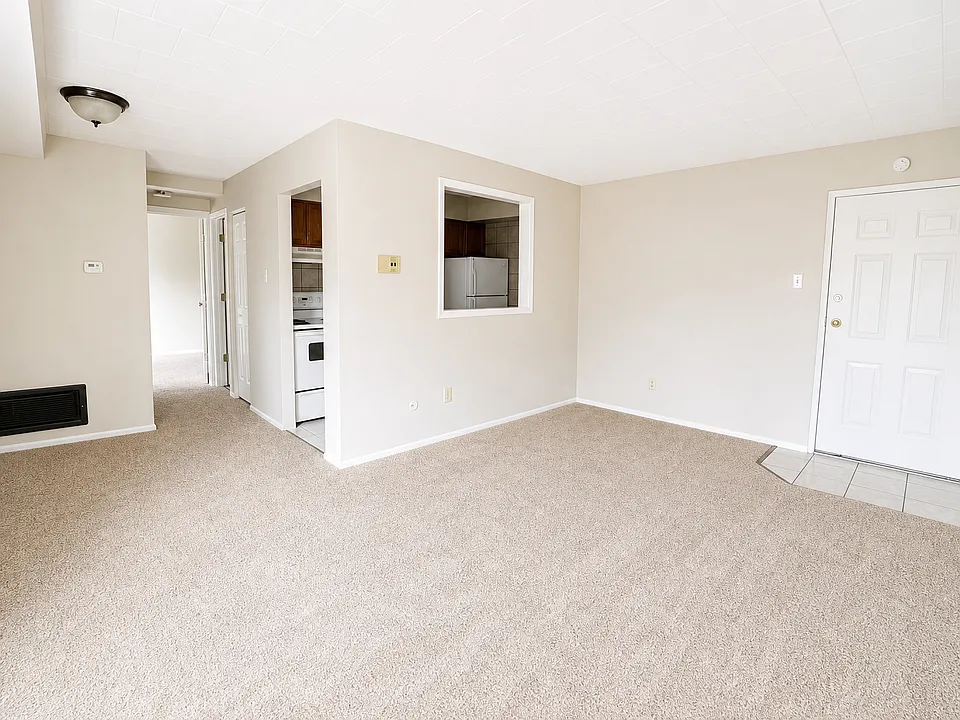 Carpeted 1-Bed/1-Bath