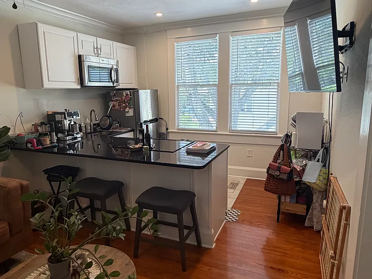 1819 W Hills Ave #2B — Photo 2