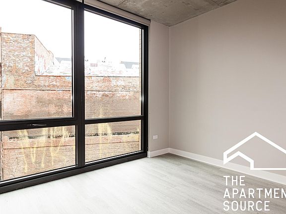 4th image of 4612 N Broadway St #1001
