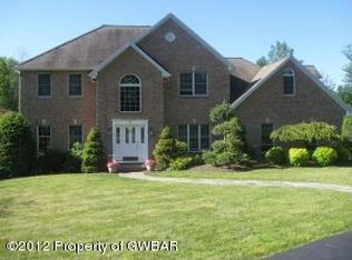 6 Bridle Path, Dallas, PA 18612