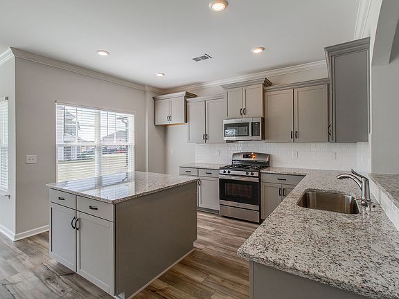 5th image of 144 Brockway Dr