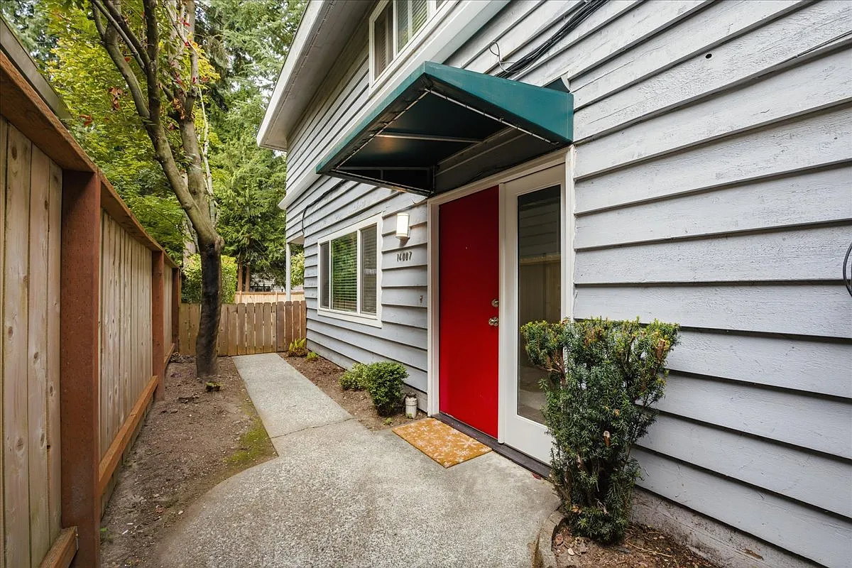 3 bed, 2100 sqft, $3,695 — Photo 3