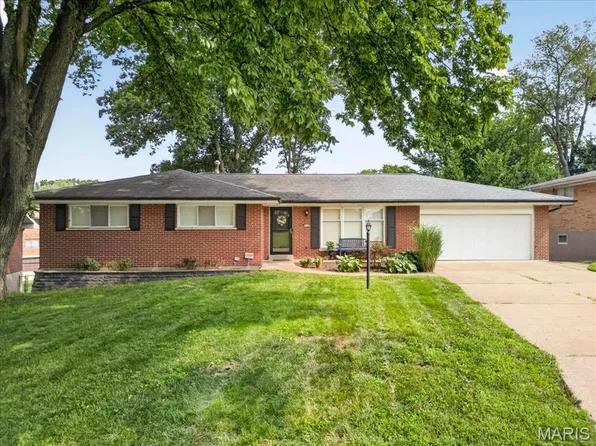 9145 Missy Ct, Saint Louis, MO 63123
