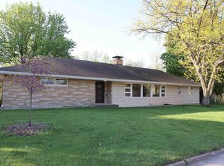 125 Pleasant Hill Dr, Decorah, IA 52101