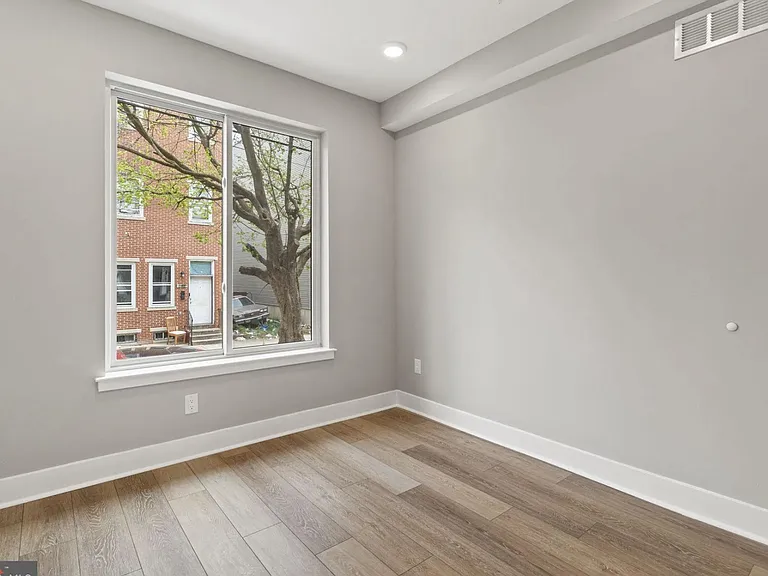2114 N 8th St — Photo 15