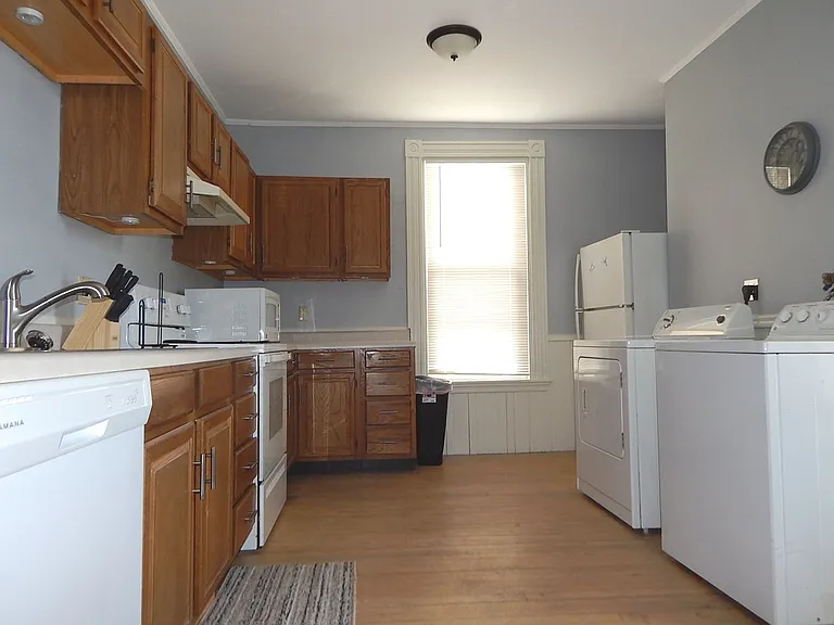 317 State St — Photo 11