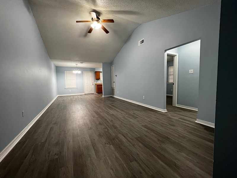 1st image of 2820 Pakenham Dr
