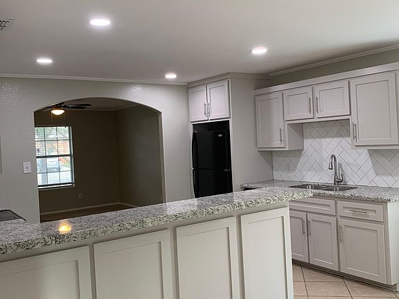 3rd image of 3052 Aberdeen Dr