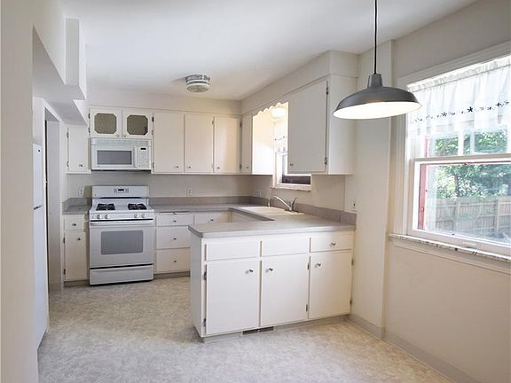 3rd image of 150 E 212th St