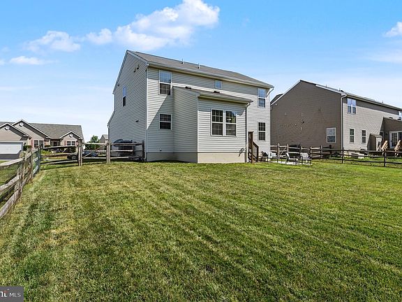 4th image of 837 Coldwater Dr