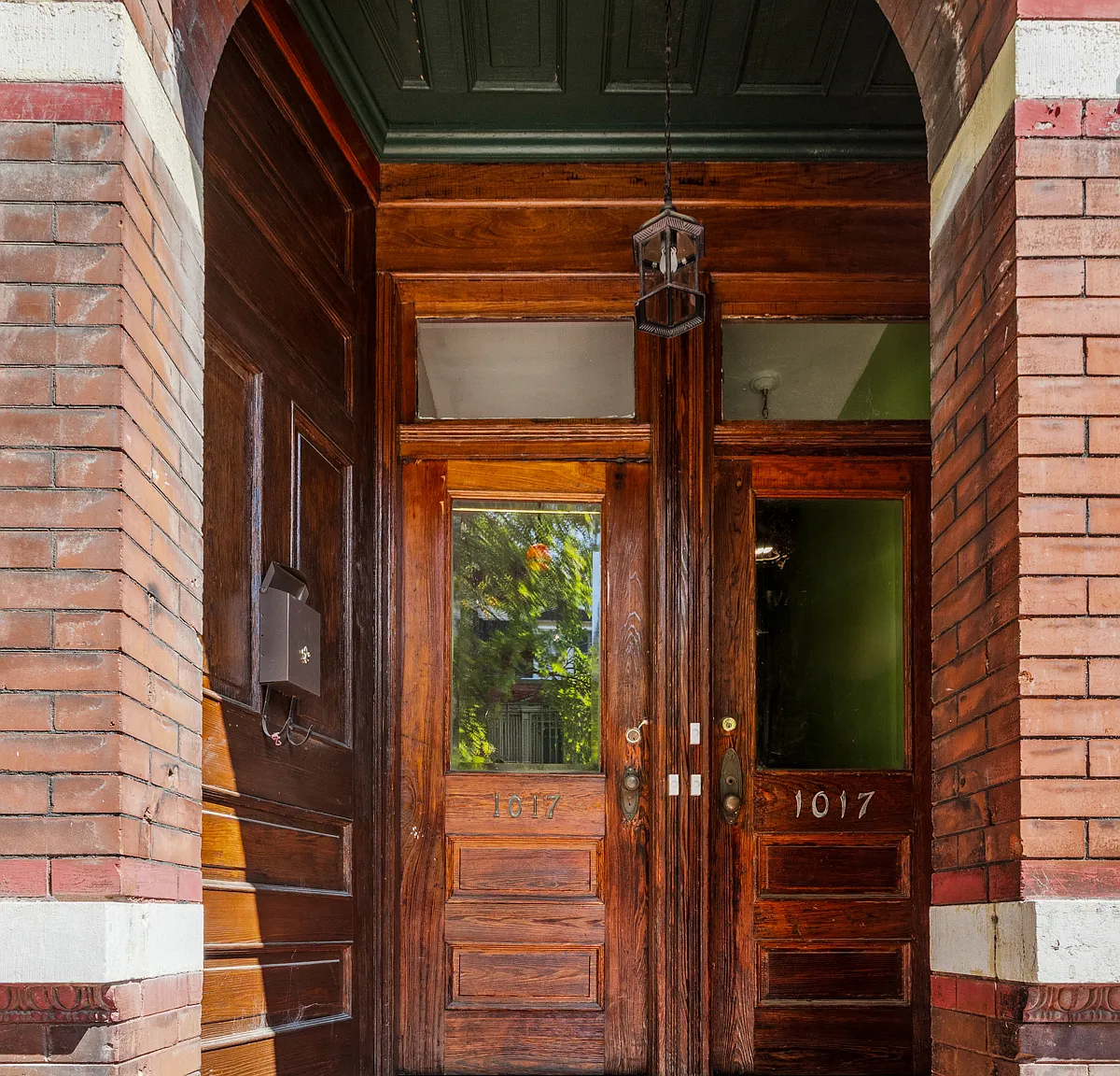 1017 Allen Ave — Photo 2