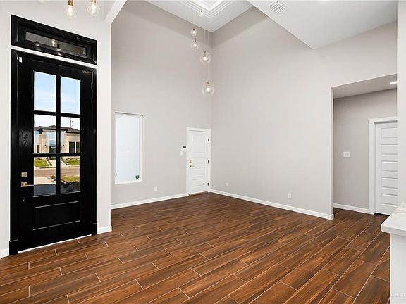 2nd image of 1800 Sophia Dr