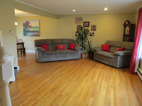 2nd image of 6 Churchill Pl