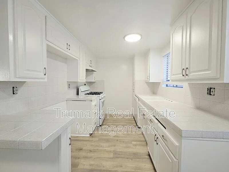 2 bed, 1.5 bath, $2,395 — Photo 3