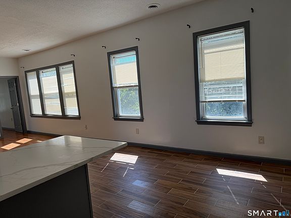 5th image of 264 Ferry St #3
