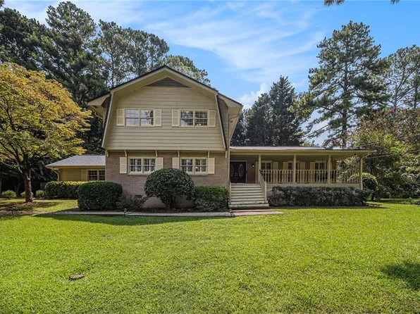 2703 Gleneagles Dr, Tucker, GA 30084