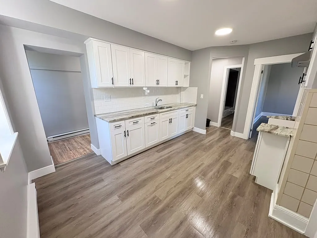 3 bed, $2,695 — Photo 2