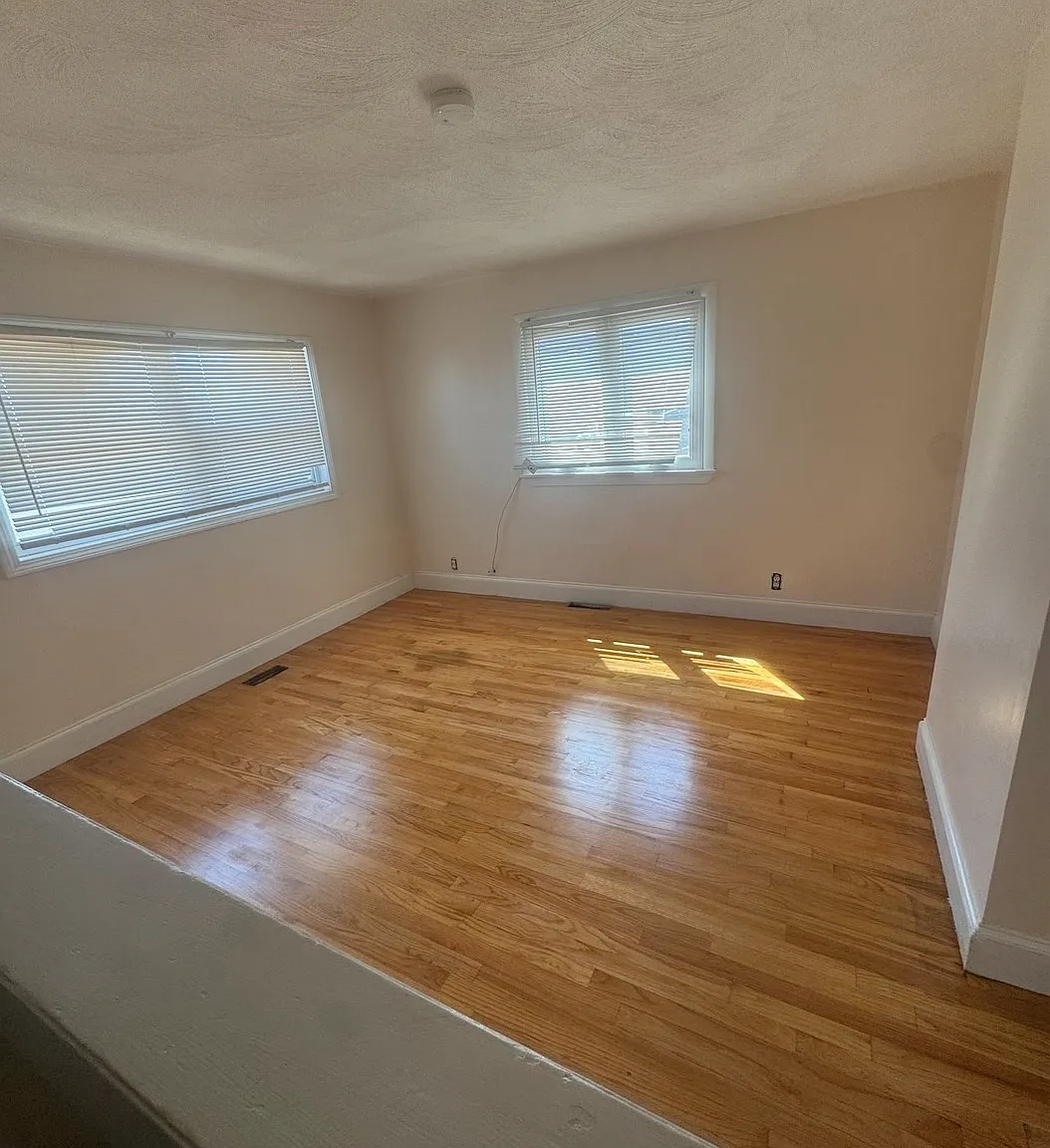 3 bed, 1.5 bath, 1200 sqft, $3,450 — Photo 2