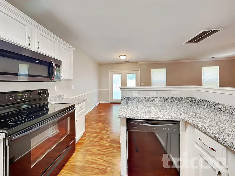 6716 Commack Dr — Photo 6