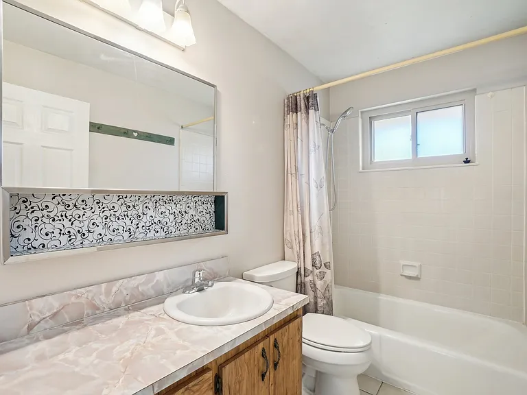 240 W 220th St S — Photo 27