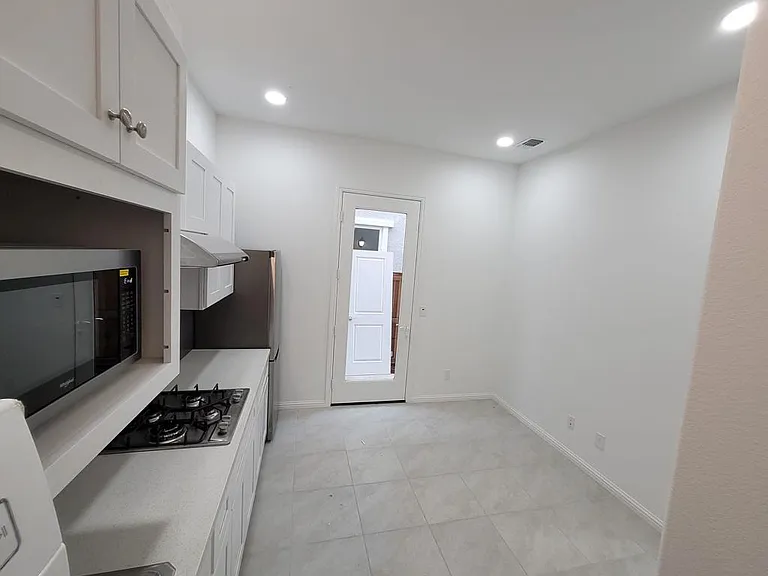 1517 1/2 Andromeda Way — Photo 6