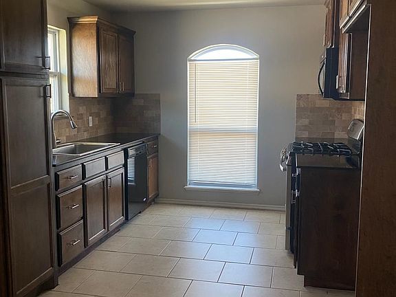 5th image of 19817 Vista Ave