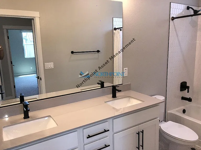 5013 Wuthering Ave — Photo 18