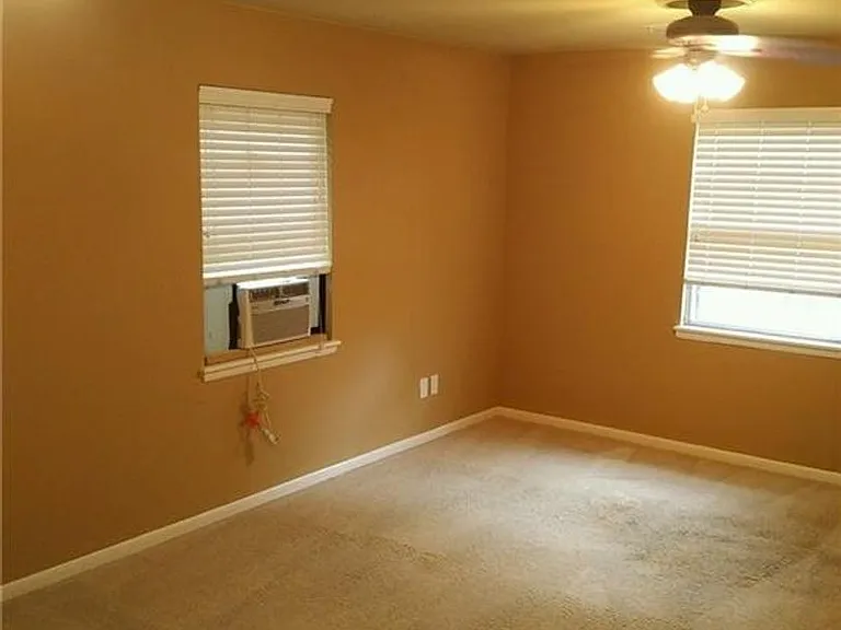 1720 E Zion Rd — Photo 11