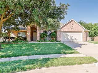 37 Lucas Ln, Edgecliff Village, TX 76134