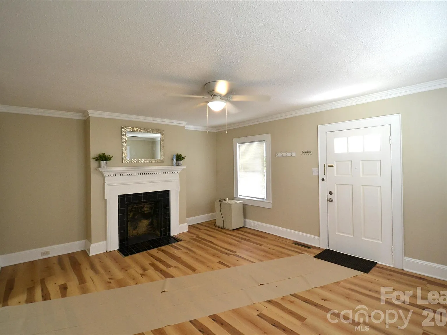 2 bed, 1.0 bath, 1400 sqft, $1,300 — Photo 3
