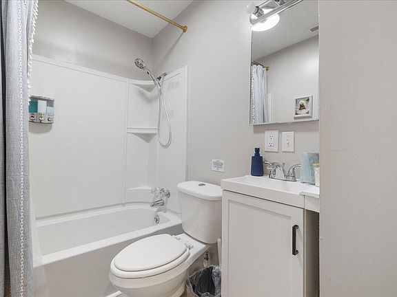 3rd image of 512 S King St