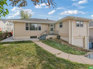 3303 R St, Omaha, NE 68107