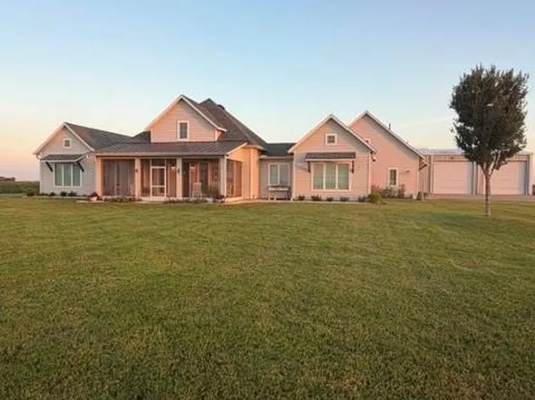 12030 County Line Rd, Wallis, TX 77485