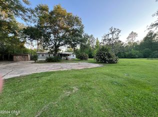 915 Sherwood Dr, Chipley, FL 32428