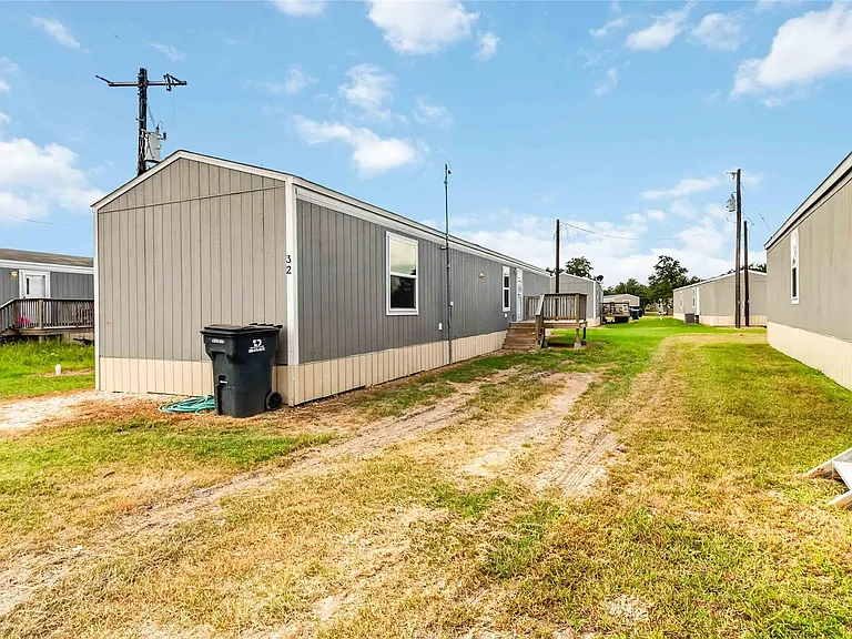 5670 E Highway 290 — Photo 20