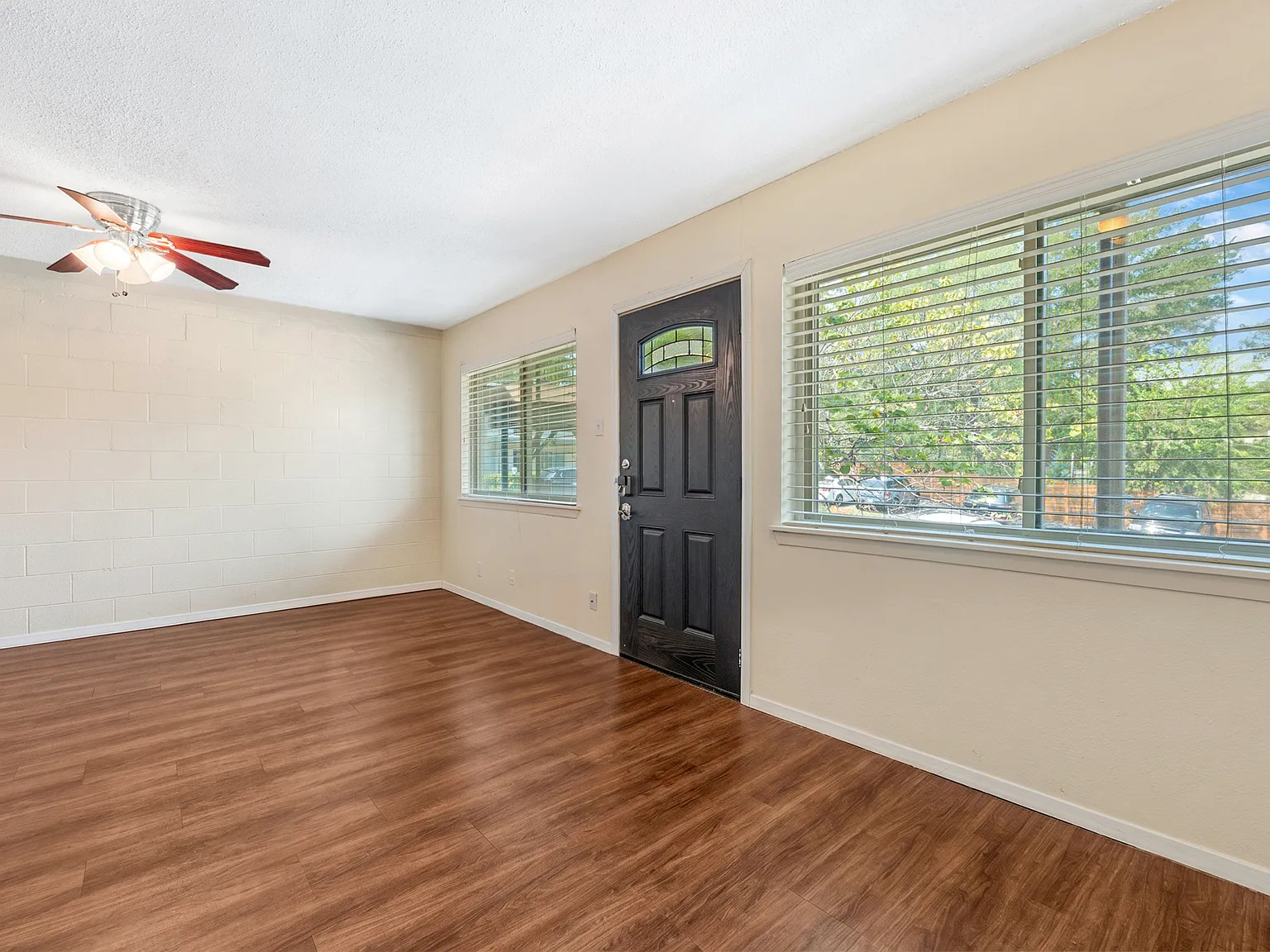1 bed, 660 sqft, $1,350 — Photo 4