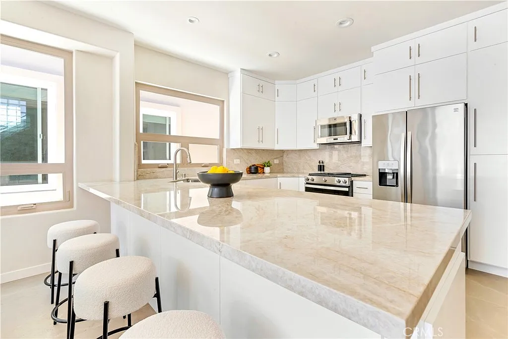 4 bed, 3.5 bath, 2150 sqft, $11,000 — Photo 3