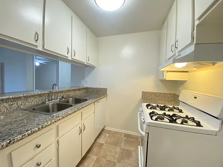 Northridge Place Apartments — Photo 24