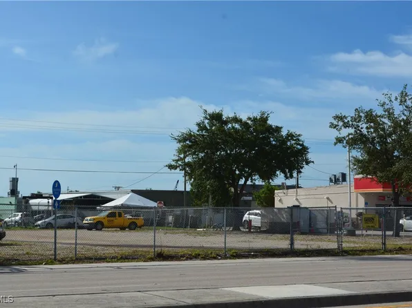 929 Country Club Blvd, Cape Coral, FL 33990