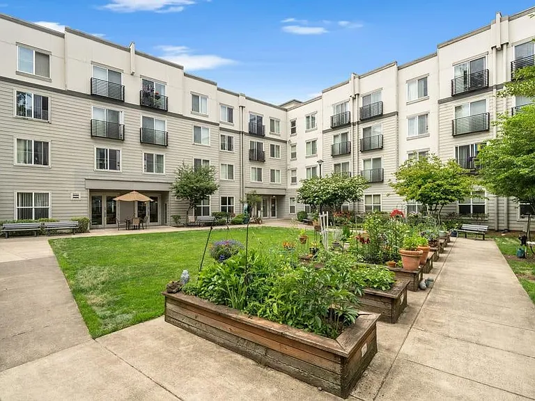 The Heights at Columbia Knoll Senior Living Apartments — Photo 6