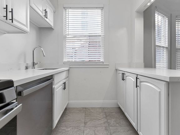 3rd image of 1130 Larkin St APT 24