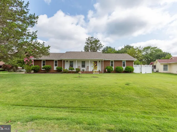 307 Butternut Dr, Fredericksburg, VA 22408