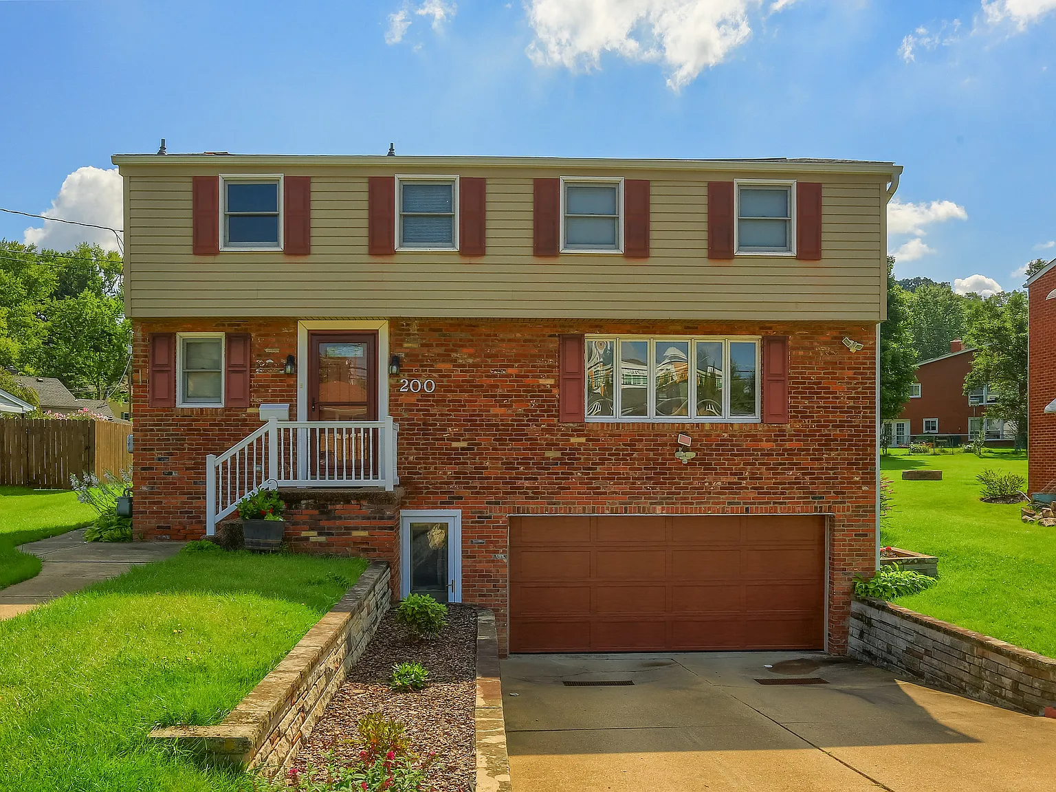 4 bed, 1728 sqft, $2,500 — Photo 2