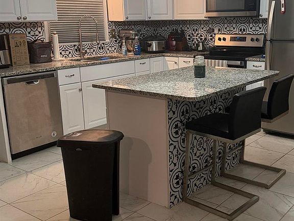 5th image of 230 Berg Ave