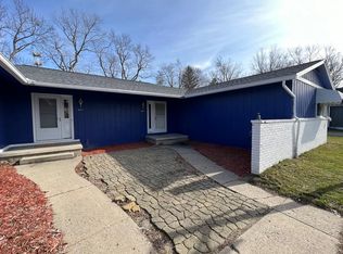 6011 Orchard Ct, Lansing, MI 48911