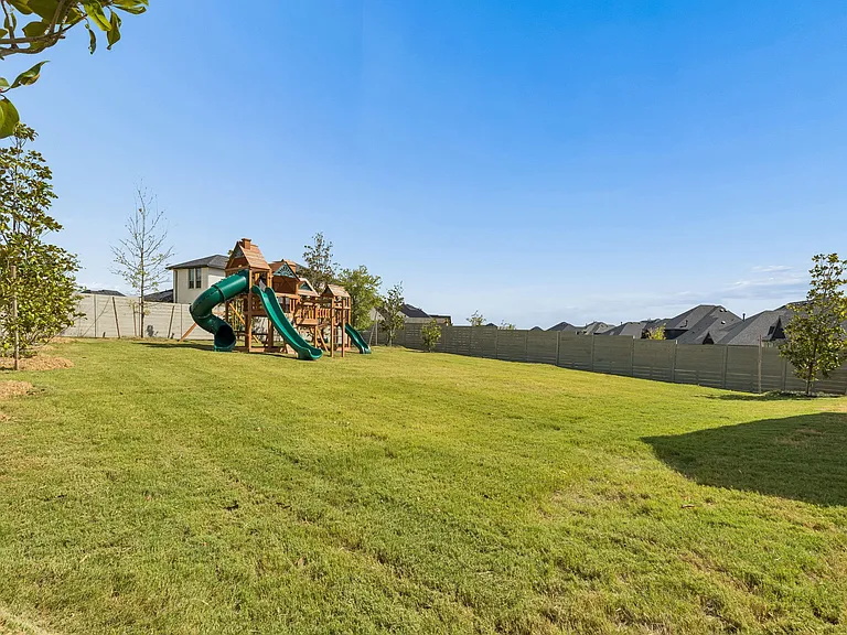 1908 Breezy Brook Ln — Photo 23