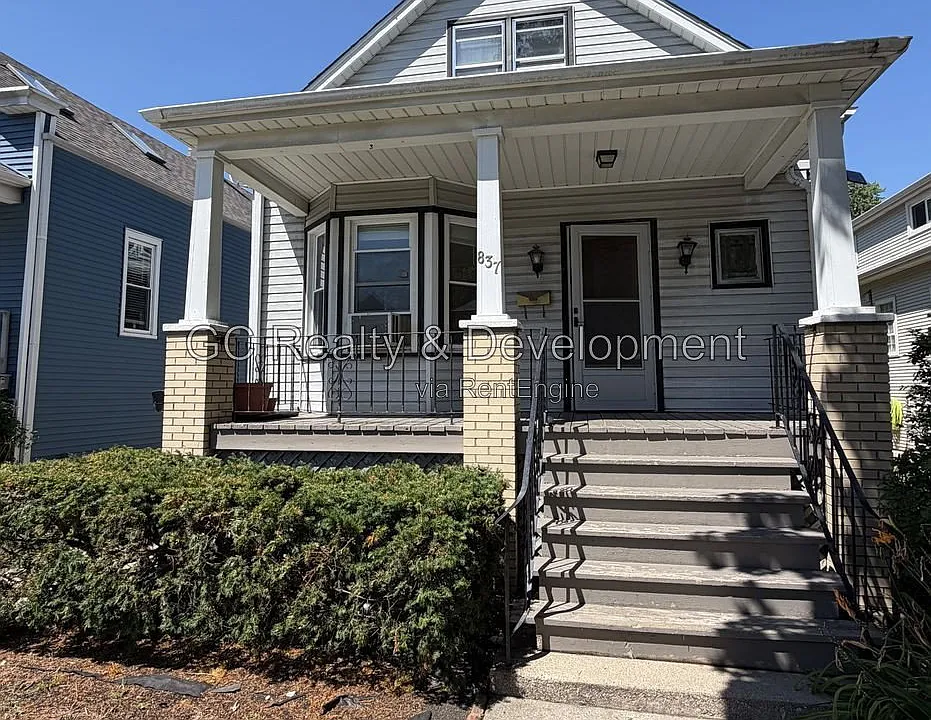 837 Thomas Ave #1