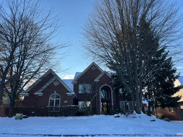 3695 Sleepy Fox Dr, Rochester Hills, MI 48309