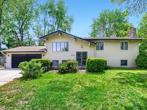 2284 Standridge Ave E, Maplewood, MN 55109