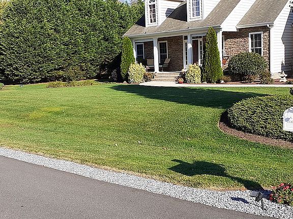 3rd image of 8 Persimmon Ln